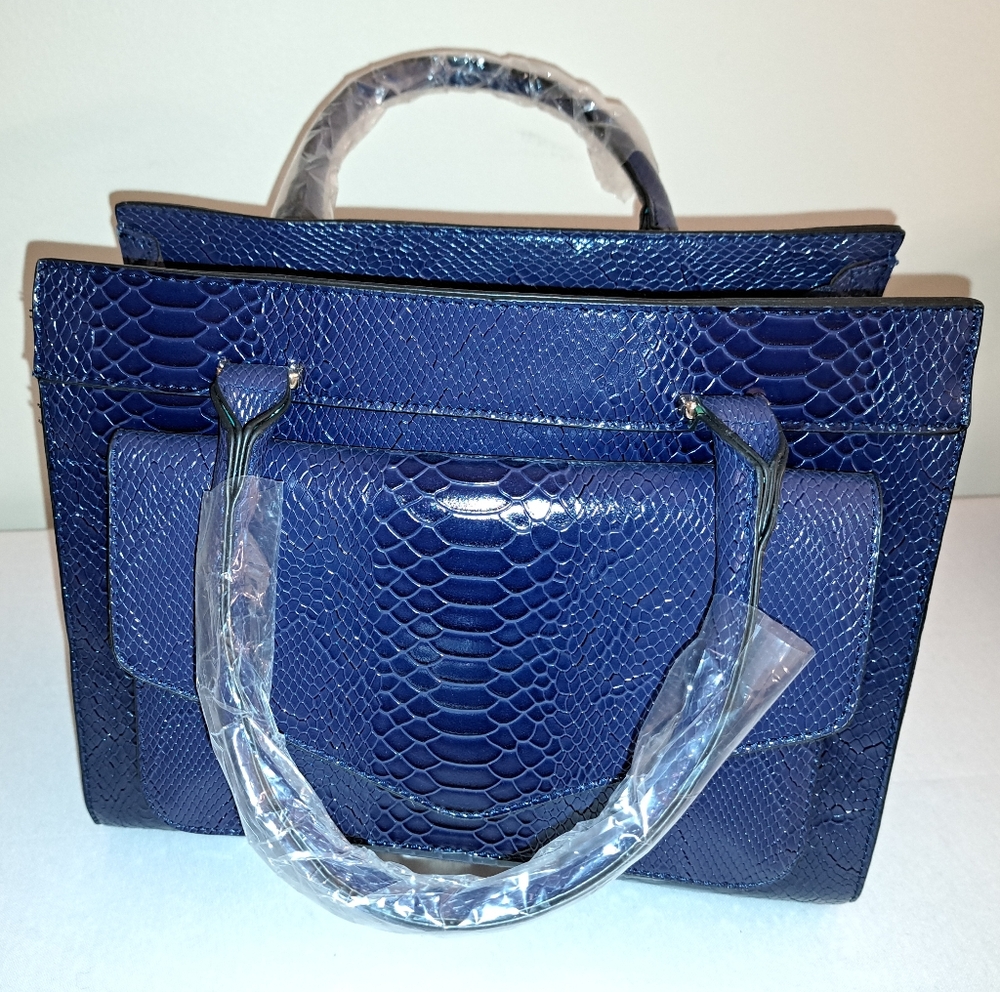 🔥Navy Blue Snake Embossed Tote W/Gold Hardware, Shoulder Strap Included, New!